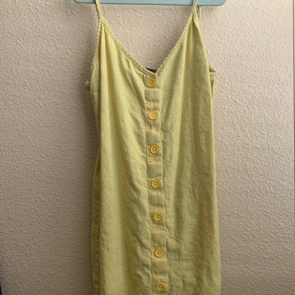 yellow dress